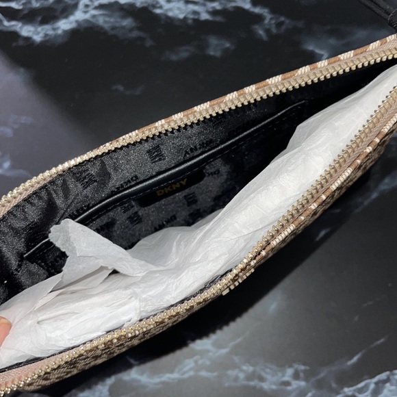 DKNY Vela Wristlet Pouch Brown Black Zip Top NEW AUTHENTIC -Store Display - Picture 6 of 9